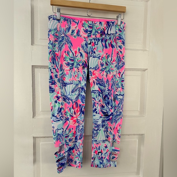 Lilly Pulitzer Pants - GUC LILLY PULITZER LUXLETIC CAPRI SIZE LARGE